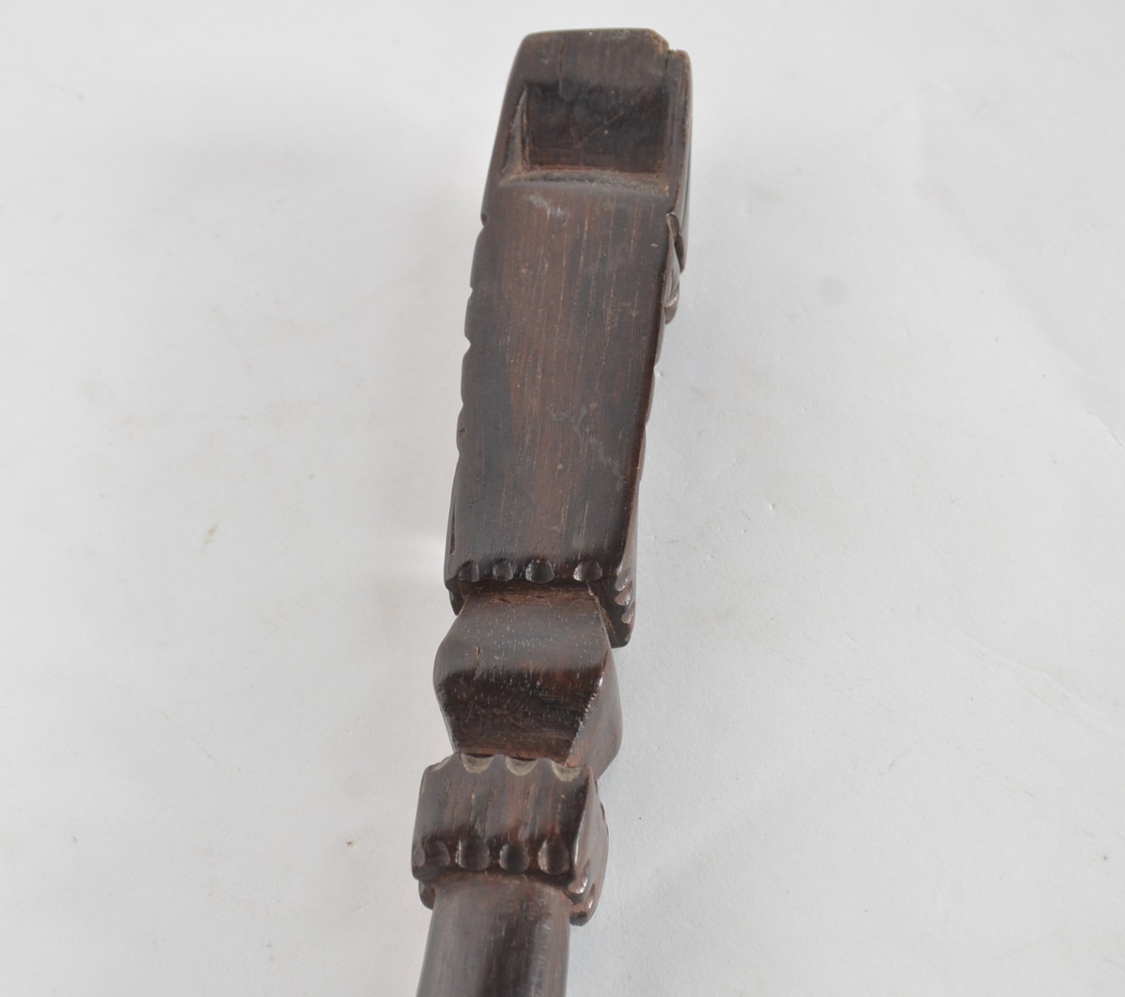 Bengala de madeira entalhada. - foto 6 de 7