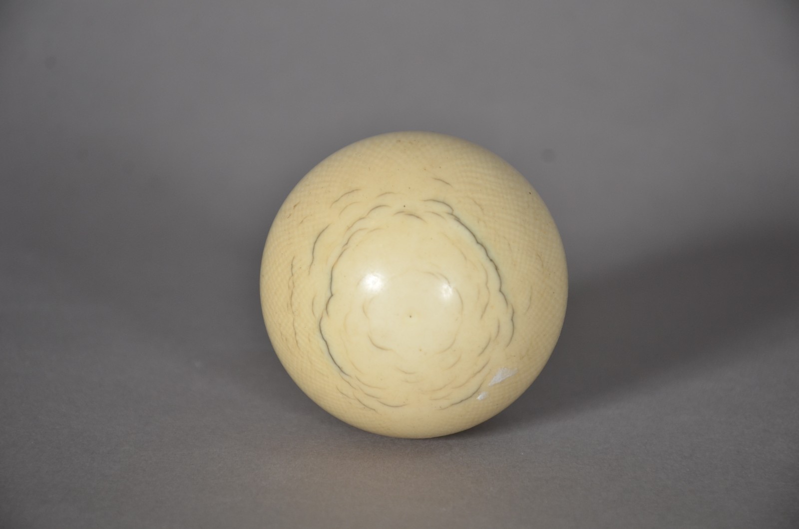 Bola de bilhar de marfim maciço. - foto 1 de 3