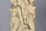 Duas bases de abatjoures, sendo um de resina de... - Duas bases de abatjoures, sendo um de resina decorado com figuras femininas indianas e elefantes; e outro de madeira entalhada e patinada em dou...