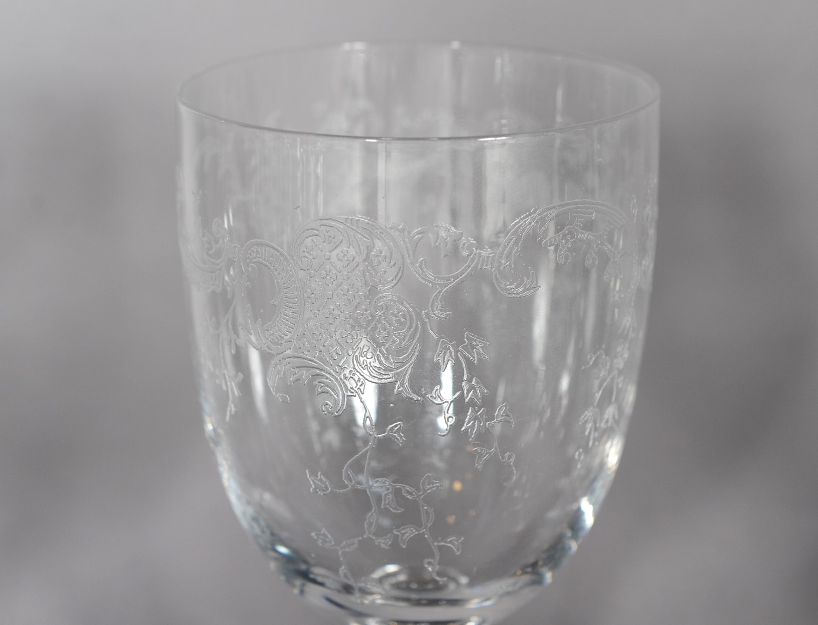 Diversos cálices de cristal lavrado composto de: 8 para vinho tinto... - foto 3 de 9