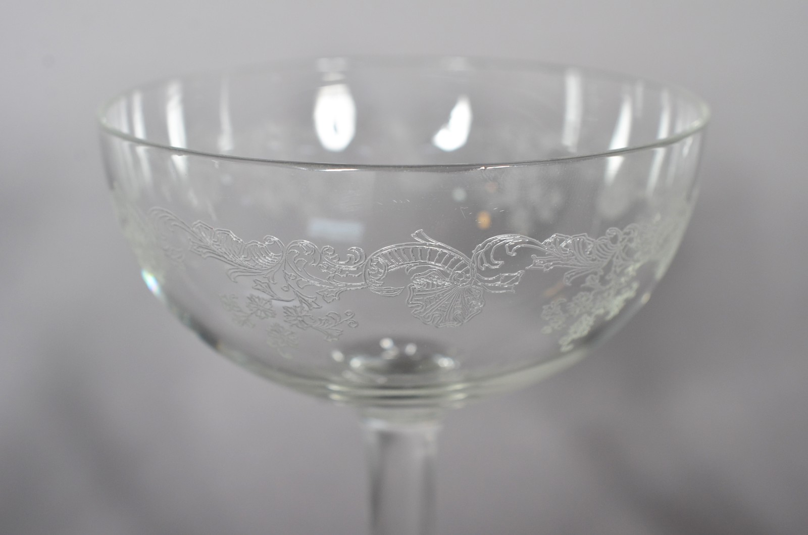 Diversos cálices de cristal lavrado composto de: 8 para vinho tinto... - foto 4 de 9