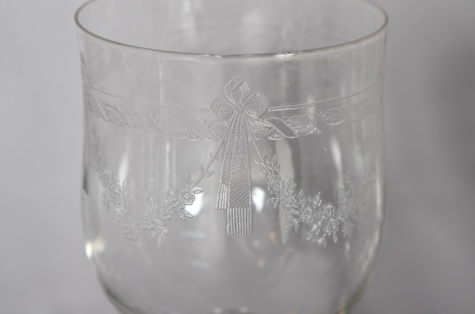 Diversos cálices de cristal lavrado composto de: 8 para vinho tinto... - foto 5 de 9