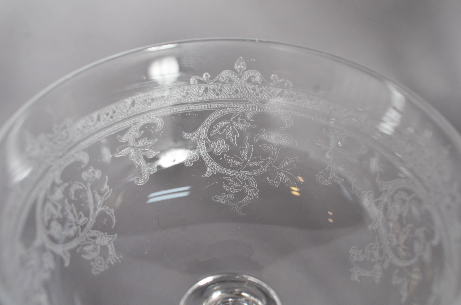 Diversos cálices de cristal lavrado composto de: 8 para vinho tinto... - foto 6 de 9
