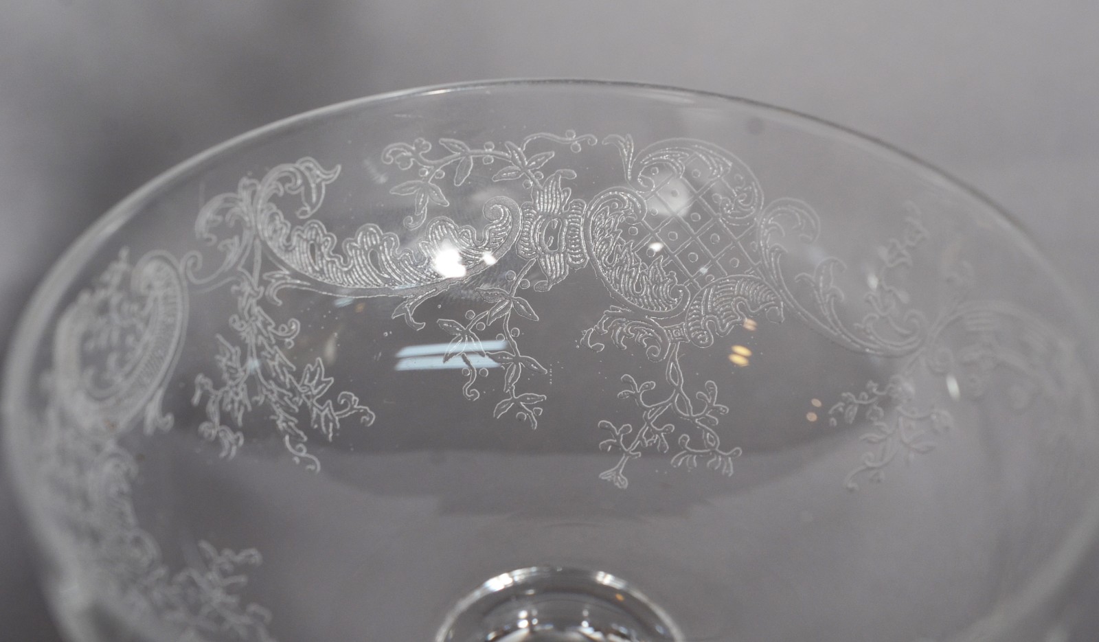 Diversos cálices de cristal lavrado composto de: 8 para vinho tinto... - foto 7 de 9