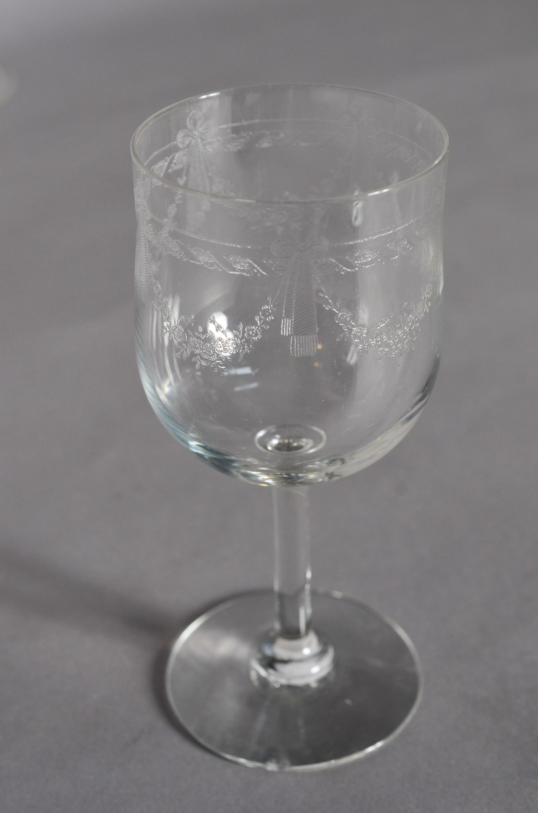 Diversos cálices de cristal lavrado composto de: 8 para vinho tinto... - foto 8 de 9