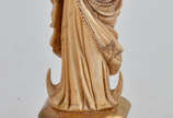 Belíssima imagem de Nossa Senhora de marfim ind... - Belíssima imagem de Nossa Senhora de marfim indo portugues, base de madeira dourada. alt.total  26 cm.