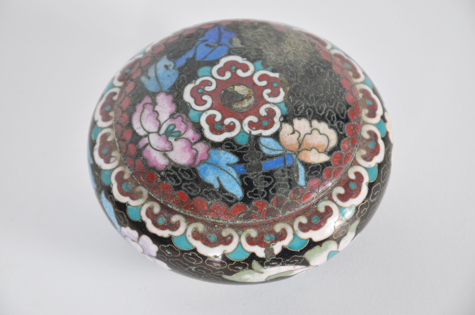 Três caixinhas de cloisoné oriental em policromia floral. - foto 5 de 5