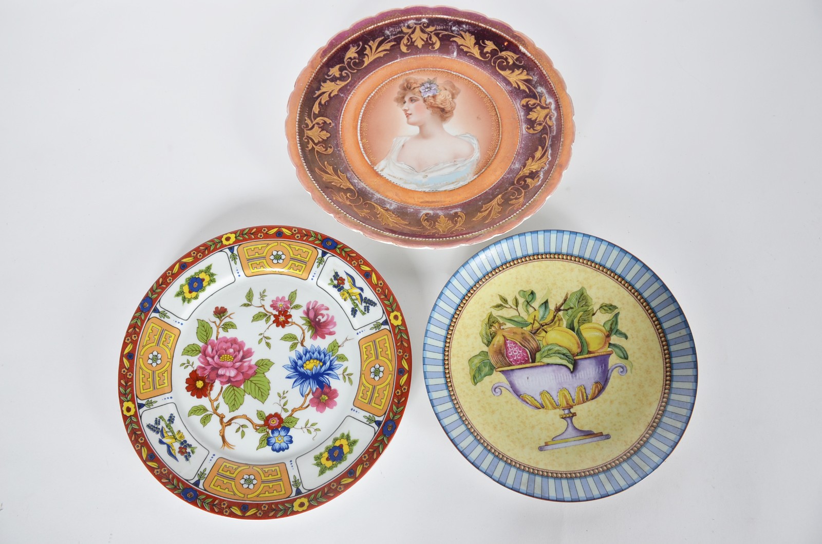 Nove pratos diversos de porcelana. - foto 5 de 11