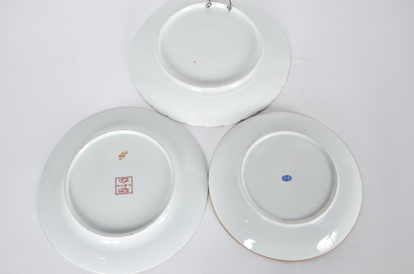 Nove pratos diversos de porcelana. - foto 6 de 11