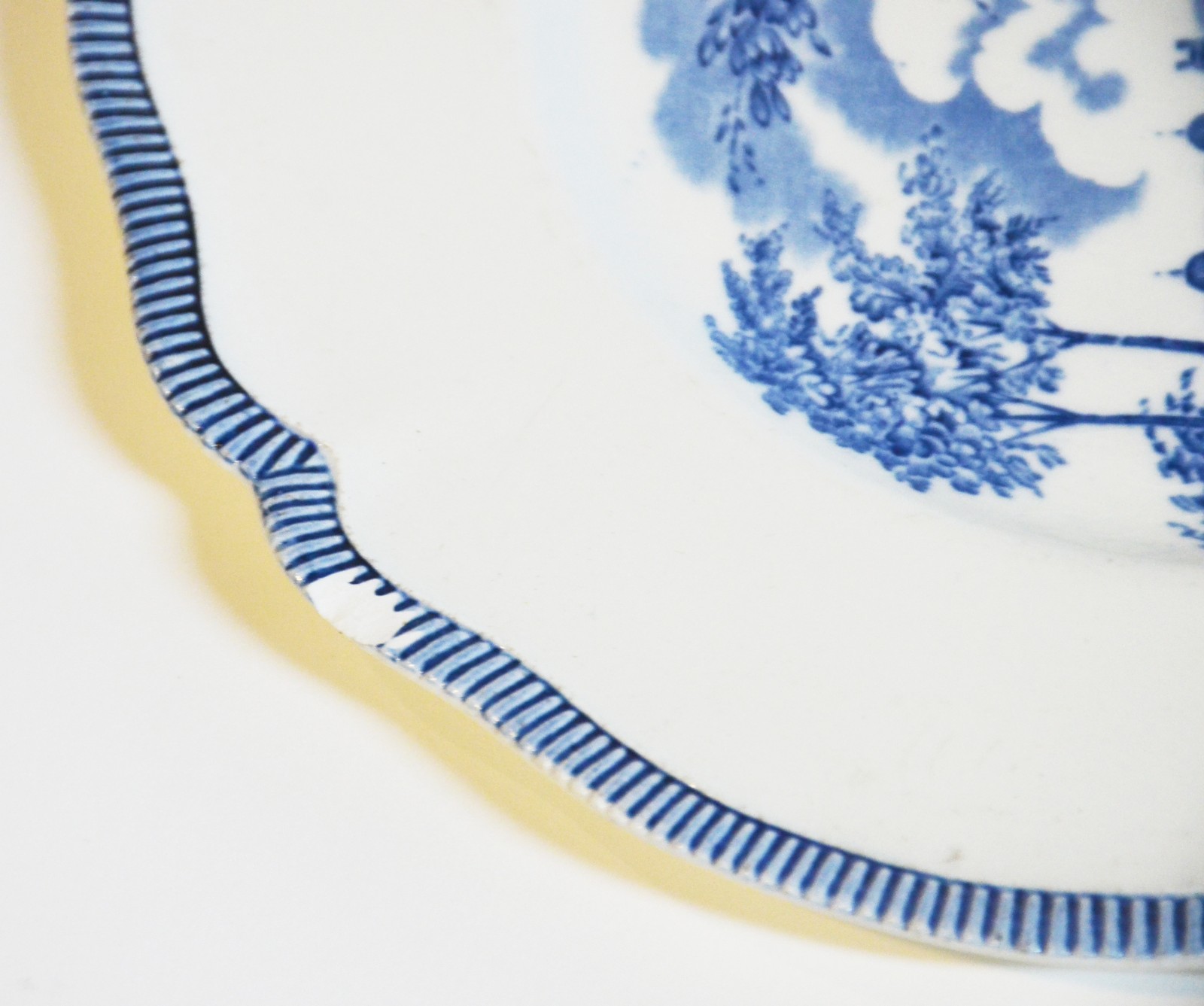 Nove pratos diversos de porcelana. - foto 8 de 11