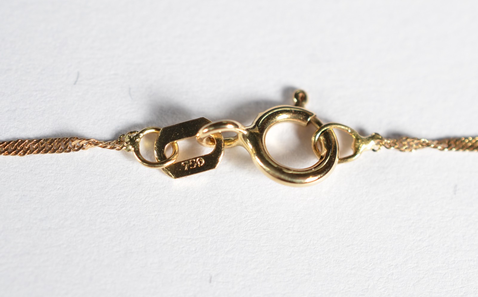 Cordão com pingente de ouro 18k., contraste 750 feitio torcido com... - foto 5 de 5
