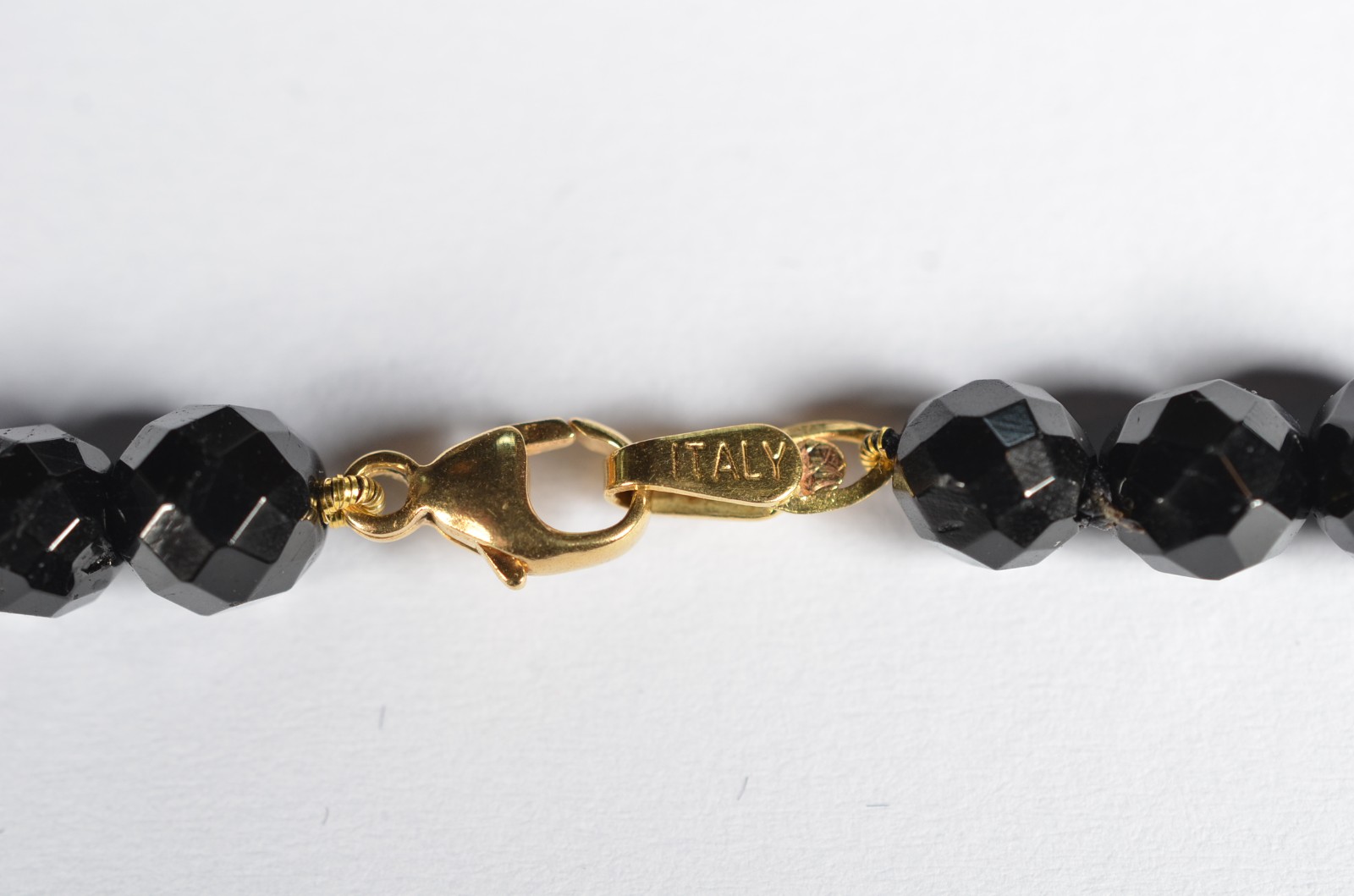 Colar com fecho e complemento de ouro 18k. com 67 pedras lapidadas e... - foto 3 de 4