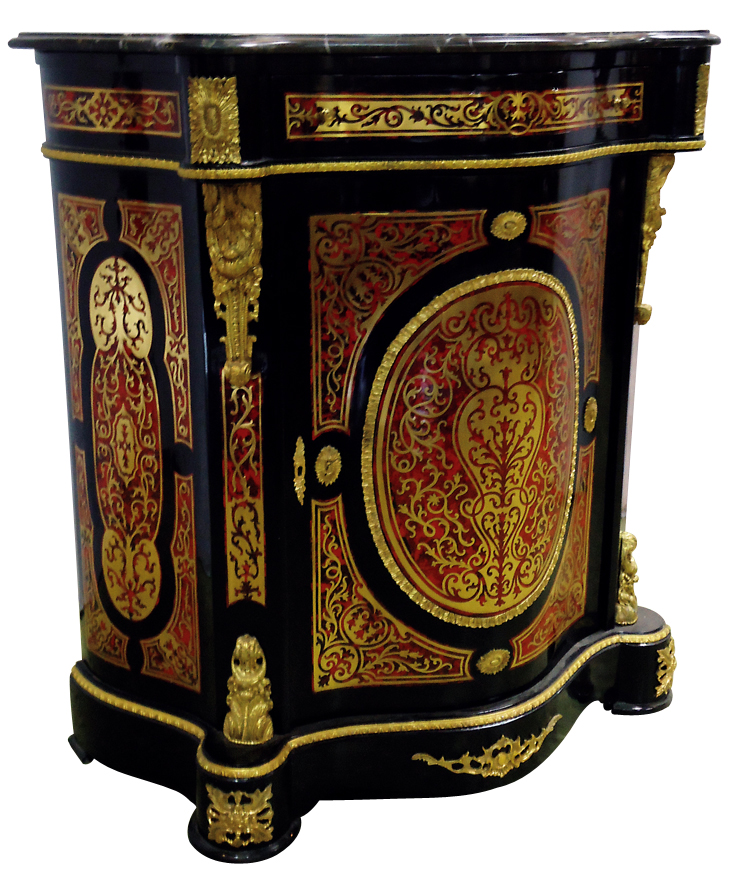 Dunquerque estilo boulle, med. 48 x 96 alt. 1,03 m.