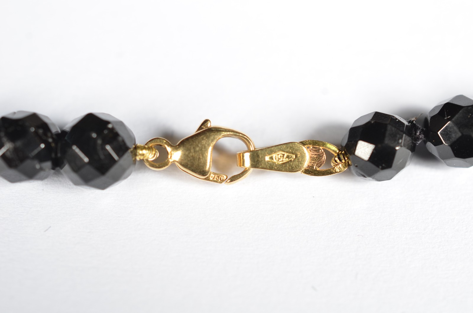 Colar com fecho e complemento de ouro 18k. com 67 pedras lapidadas e... - foto 4 de 4