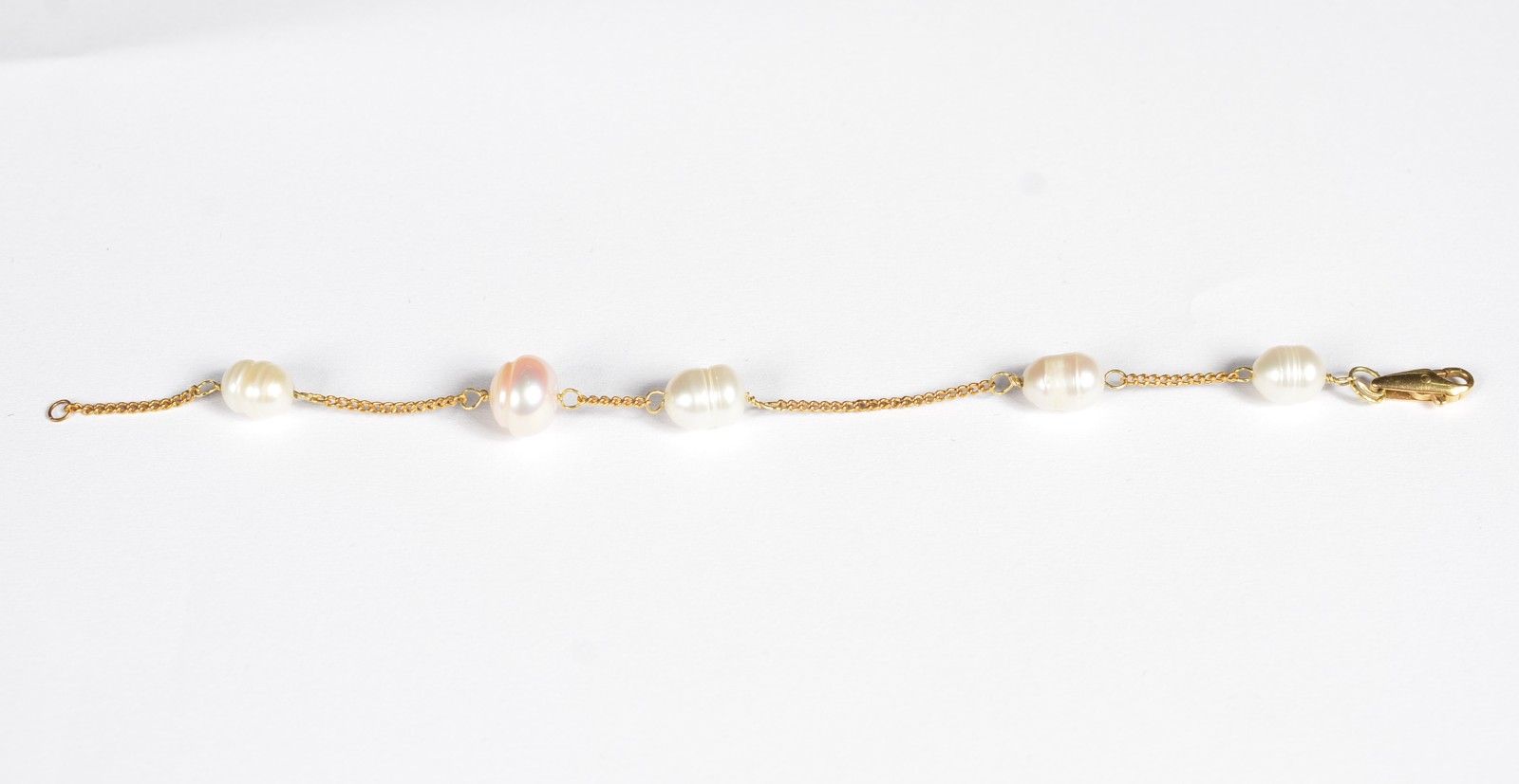Pulseira de ouro 18k. com 5 perolas brancas intercaladas com cordão... - foto 3 de 4