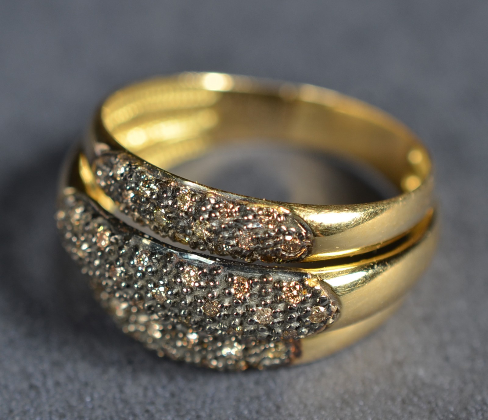 Anel de ouro 18k., contraste 750 com 41 brilhantes e rodinado negro... - foto 2 de 7