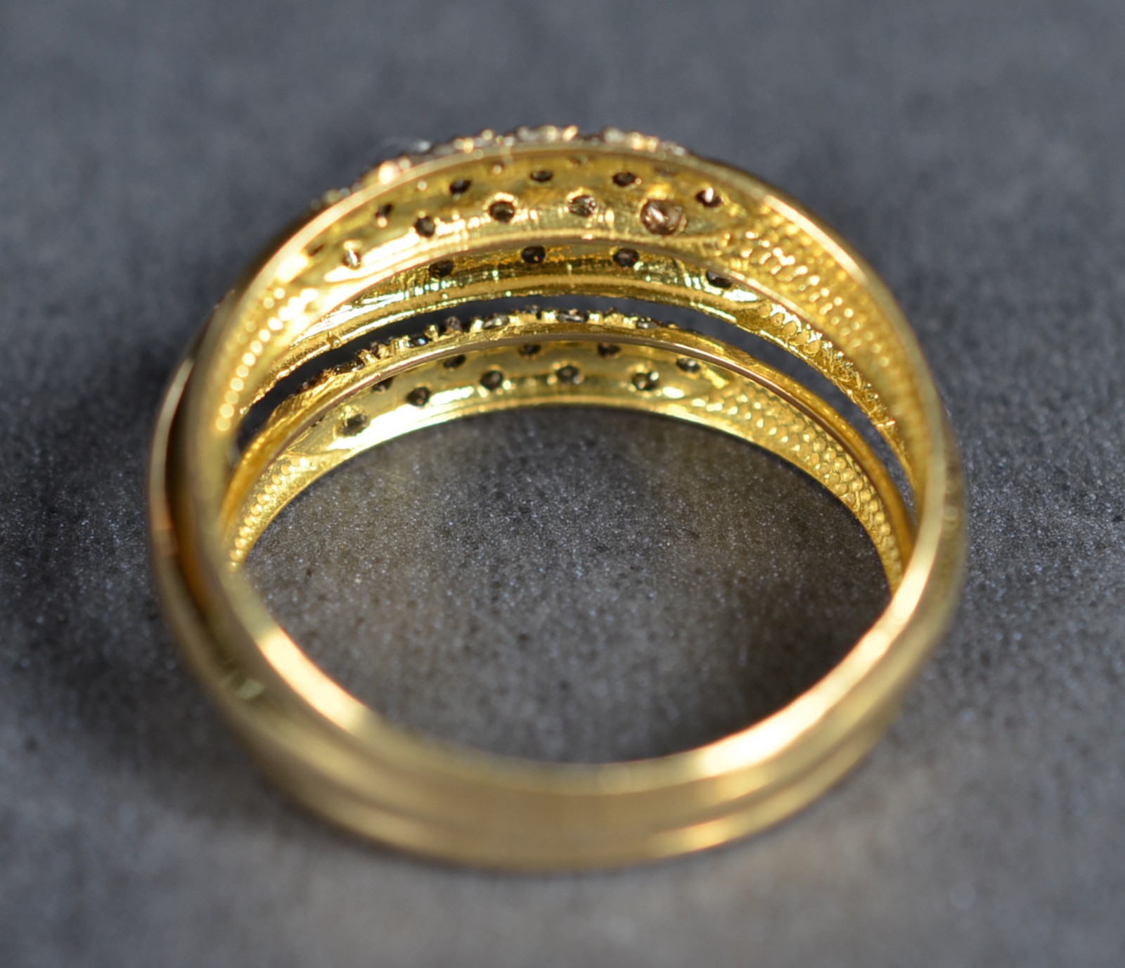 Anel de ouro 18k., contraste 750 com 41 brilhantes e rodinado negro... - foto 4 de 7