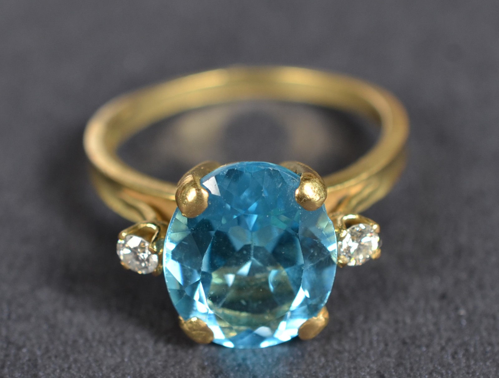 Anel de ouro 18k., contraste 750 com uma pedra natural, lapidação... - foto 1 de 6