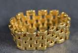 Anel de ouro 18k., contraste 750 modelo malha m... - Anel de ouro 18k., contraste 750 modelo malha maleável, aro 16. (Por motivos de segurança a peça não se encontra na loja)