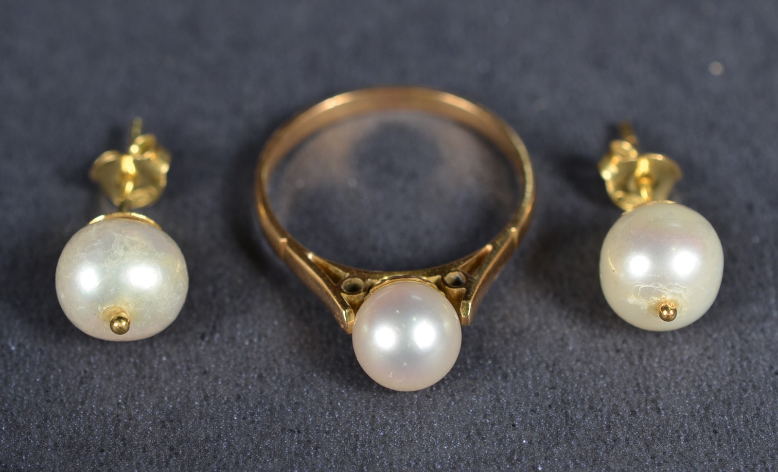 Conjunto de ouro 18k., contraste 750 composto por: par de brincos e... - foto 1 de 8