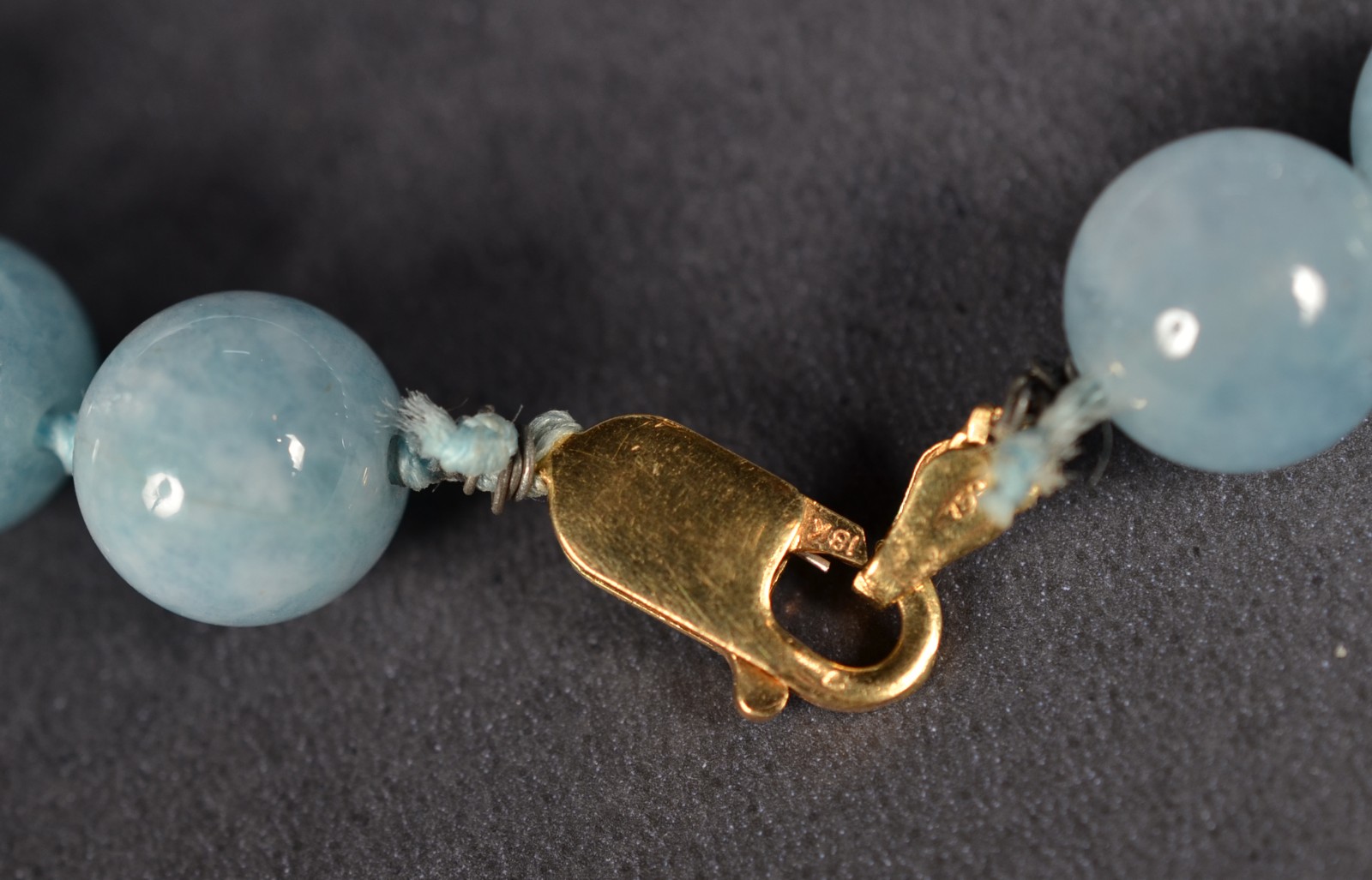 Colar com fecho mosquetão e complementos de ouro 18k., contraste 750... - foto 3 de 5