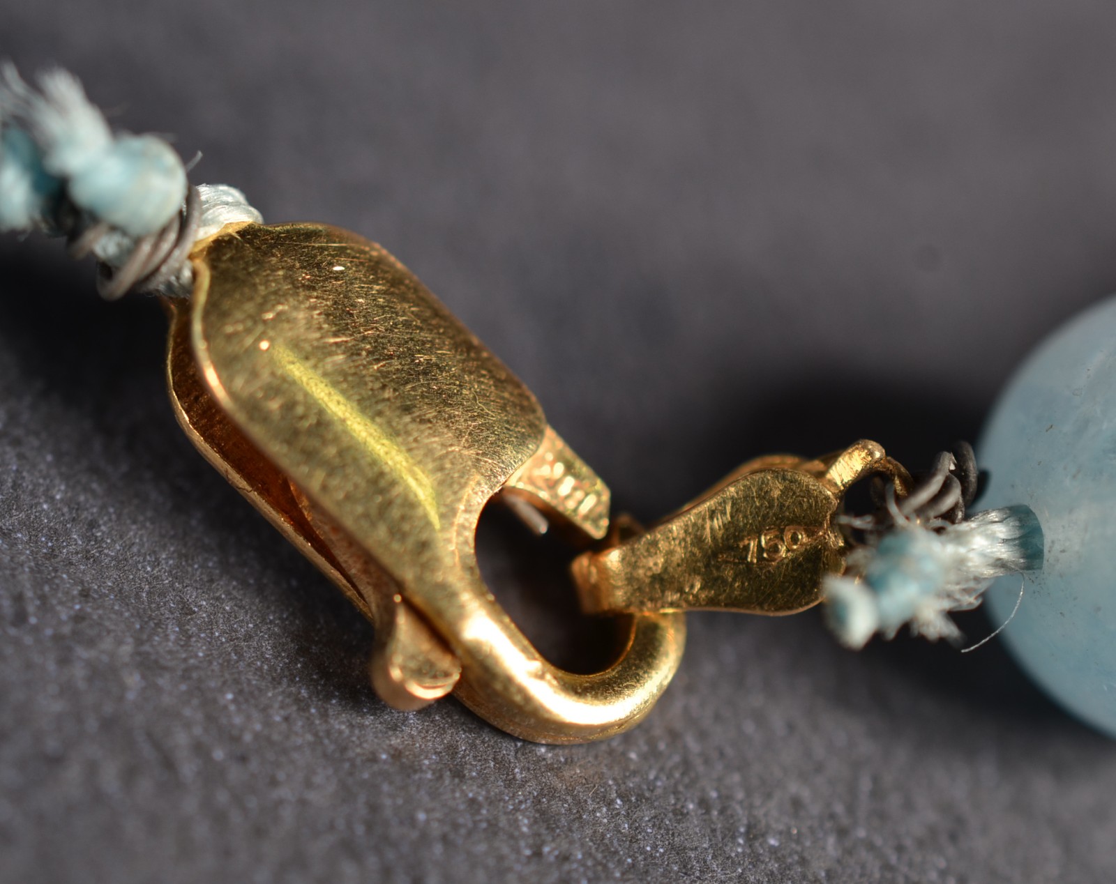 Colar com fecho mosquetão e complementos de ouro 18k., contraste 750... - foto 4 de 5