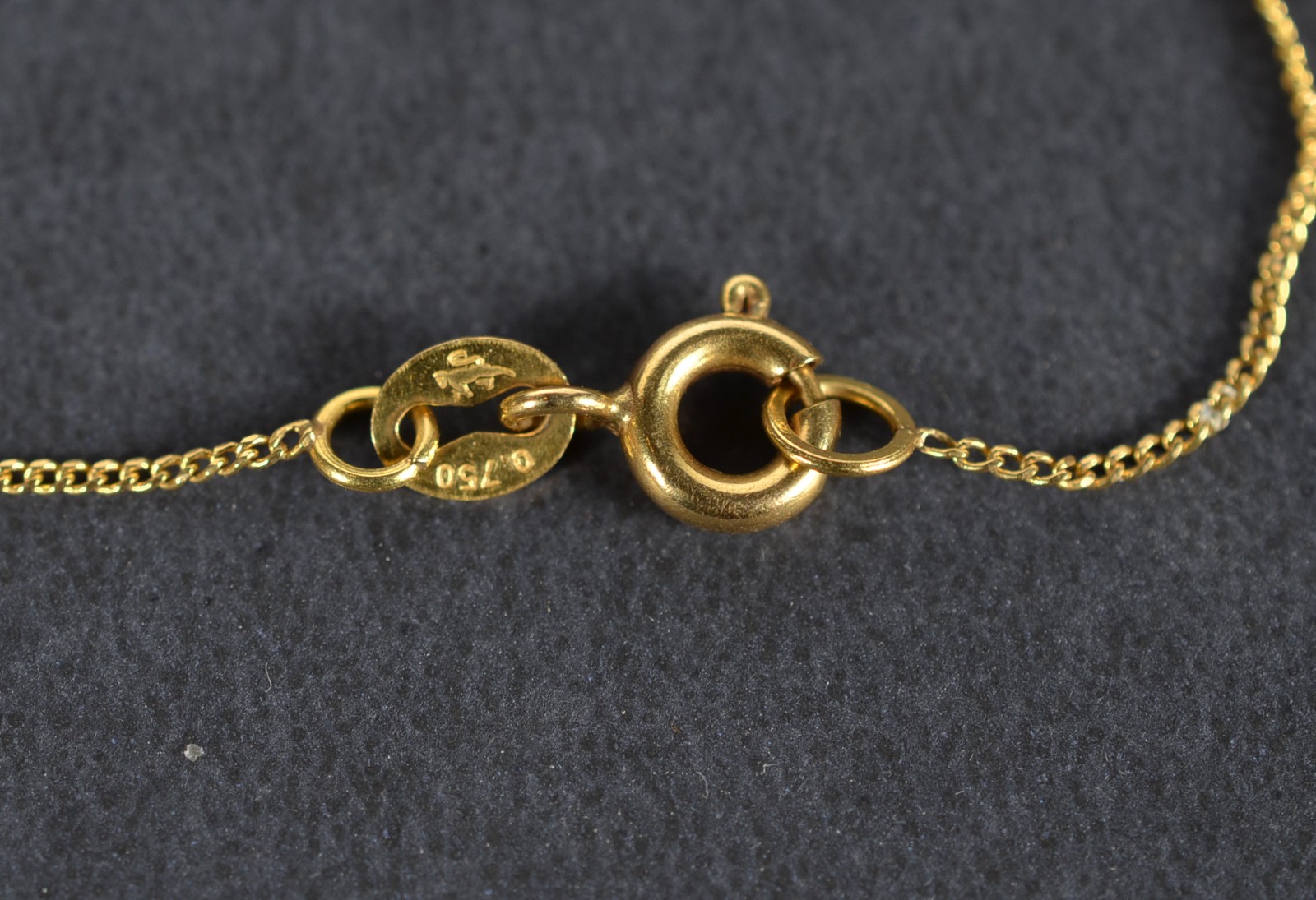 Gargantilha de ouro 18k. com pendente na forma de crucifixo. - foto 5 de 5