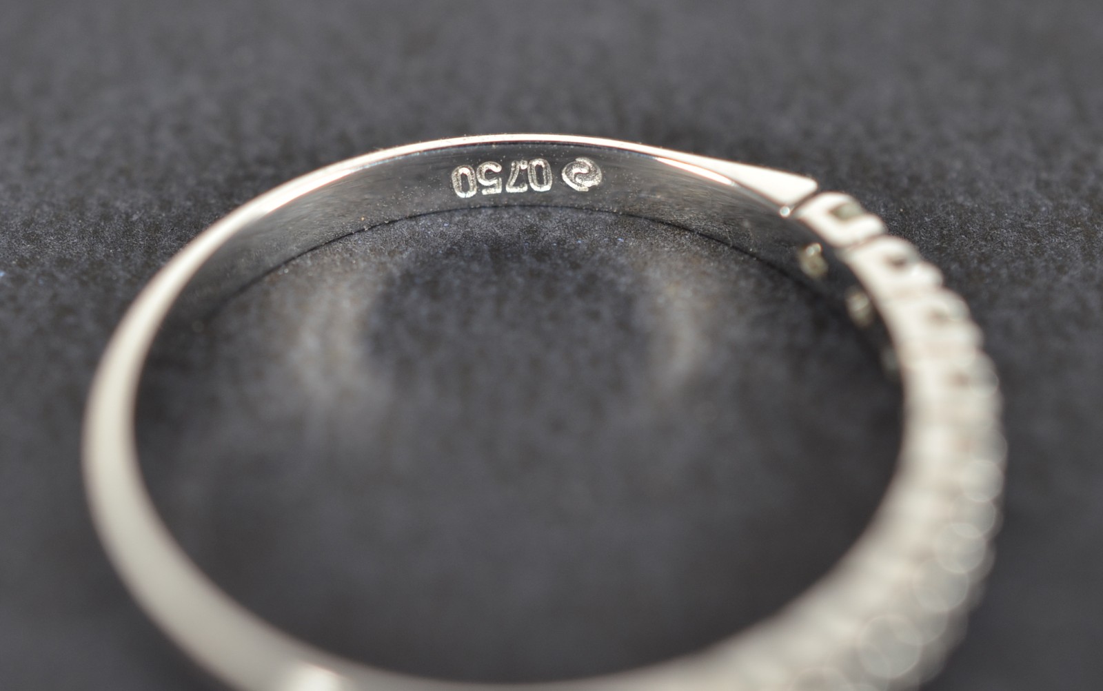 Meia aliança com 10 brilhantes de 0,02 ct, total 0,20 ct, aro 14... - foto 4 de 4