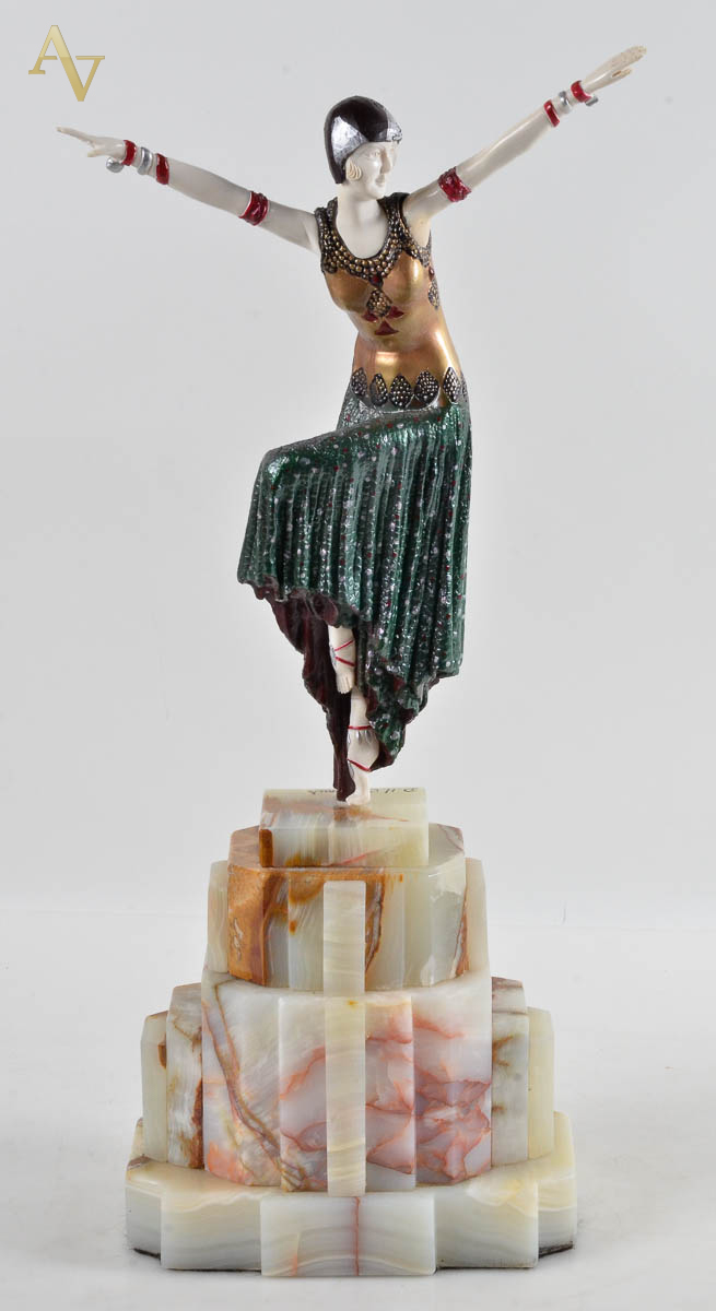 Estatueta de bronze e resina repres. bailarina, copia de Chiparus...