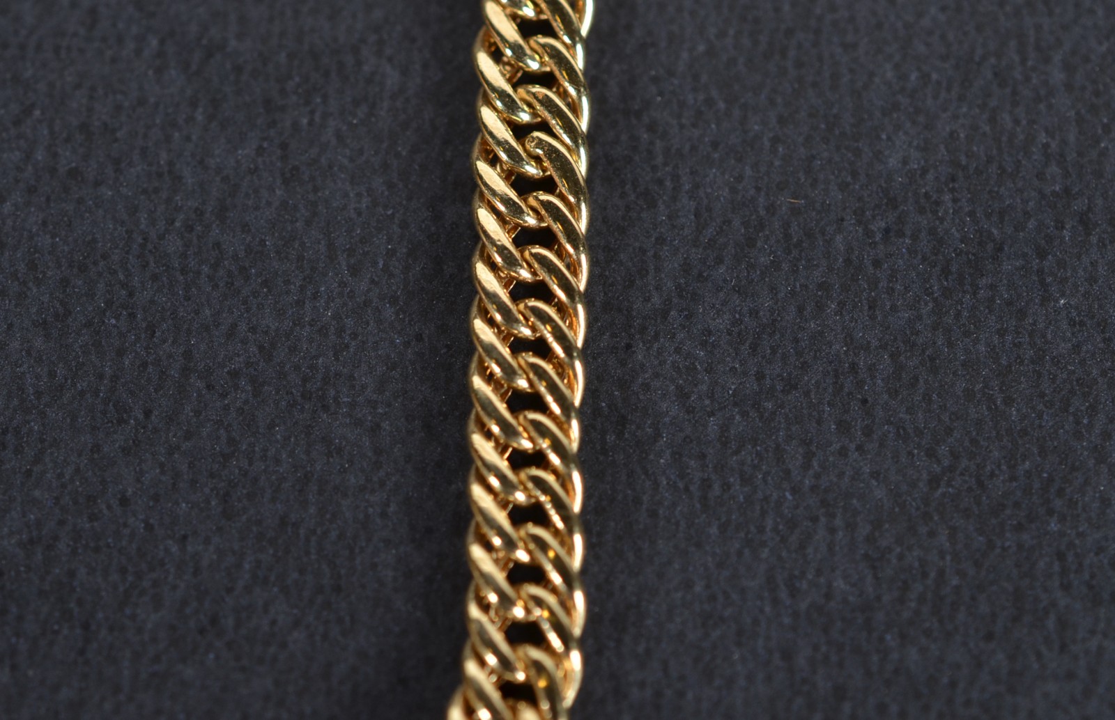 Pulseira de ouro 18k., contraste 750, modelo italiano. (Por motivos... - foto 1 de 4