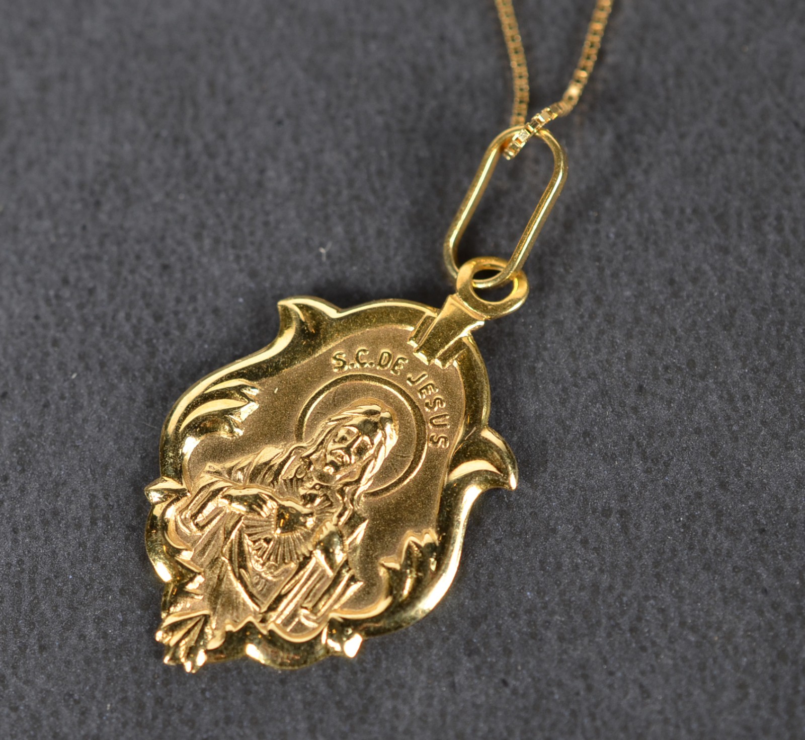 Colar de ouro 18k., contraste 750 com pingente Sagrado Coração de... - foto 1 de 6