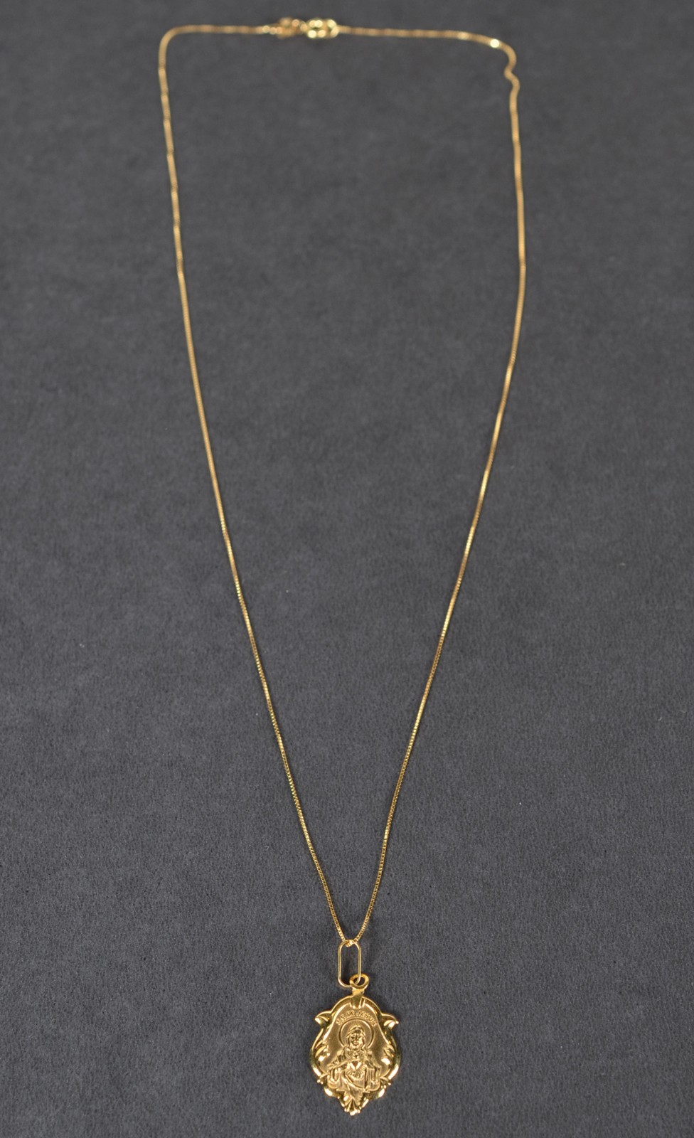 Colar de ouro 18k., contraste 750 com pingente Sagrado Coração de... - foto 2 de 6