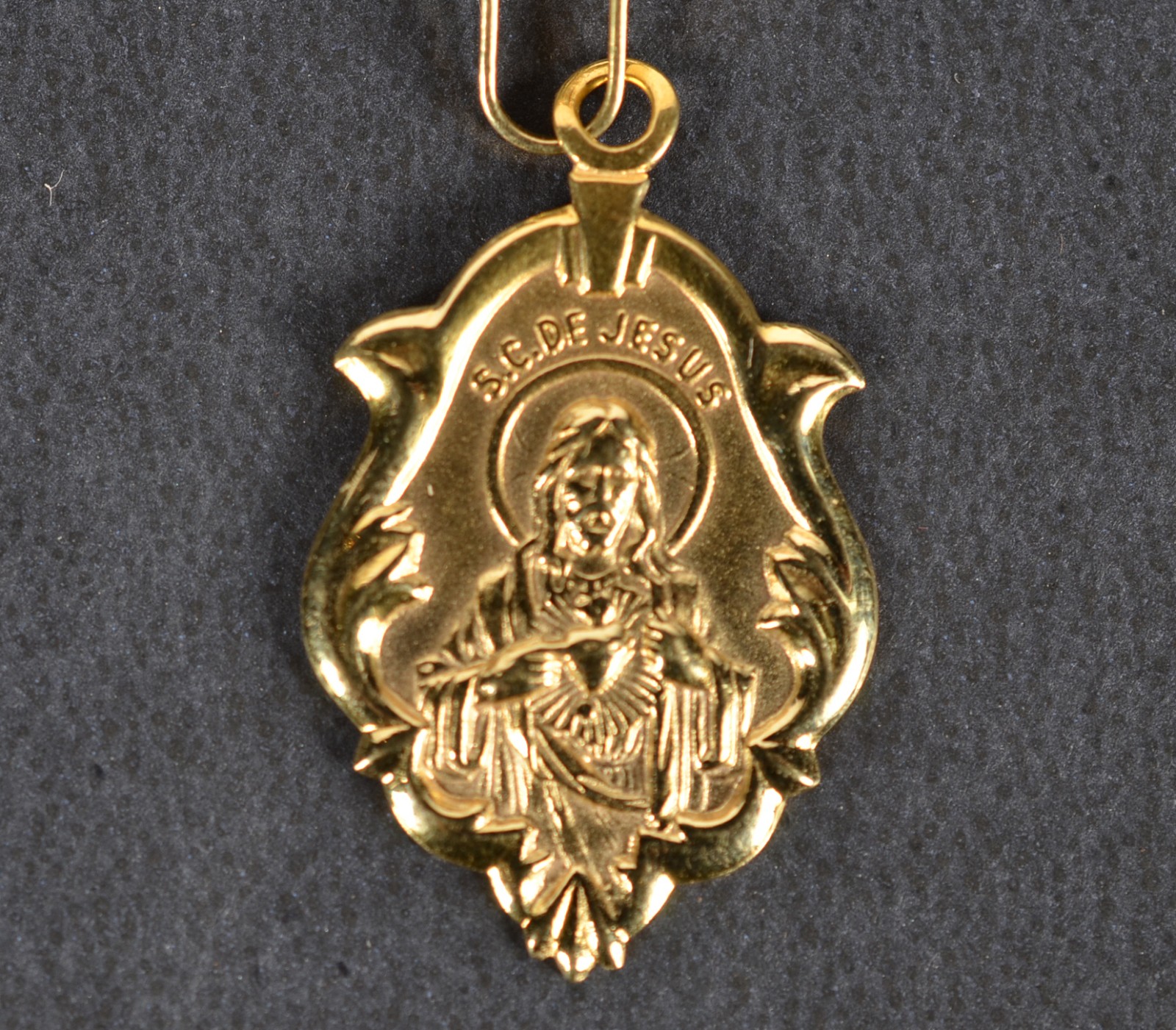 Colar de ouro 18k., contraste 750 com pingente Sagrado Coração de... - foto 3 de 6