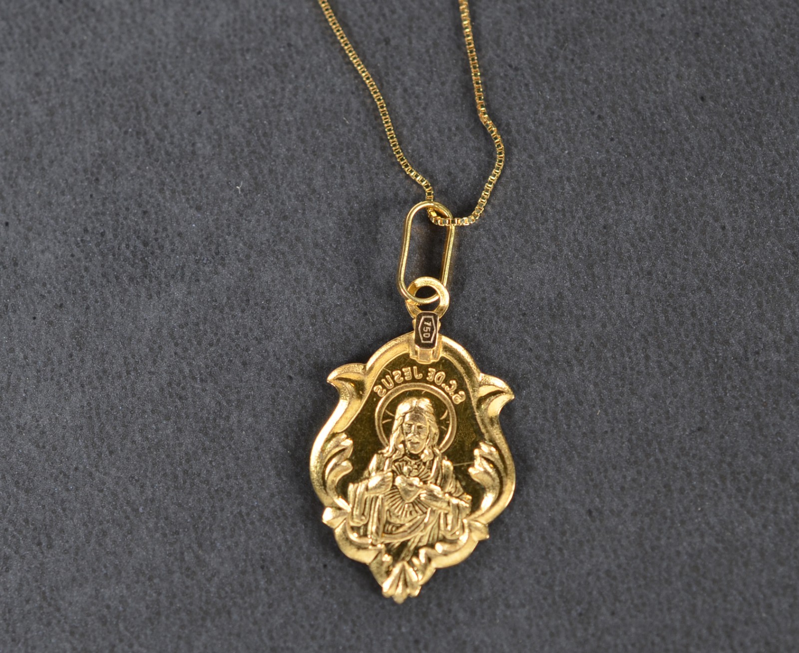 Colar de ouro 18k., contraste 750 com pingente Sagrado Coração de... - foto 5 de 6