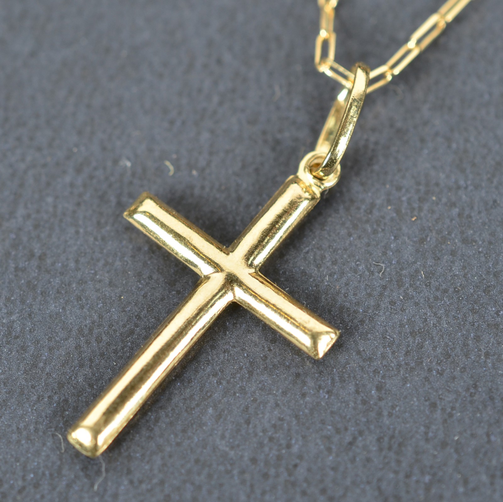 Colar de ouro 18k., contraste 750 com pingente de Crucifixo. (Por... - foto 1 de 5