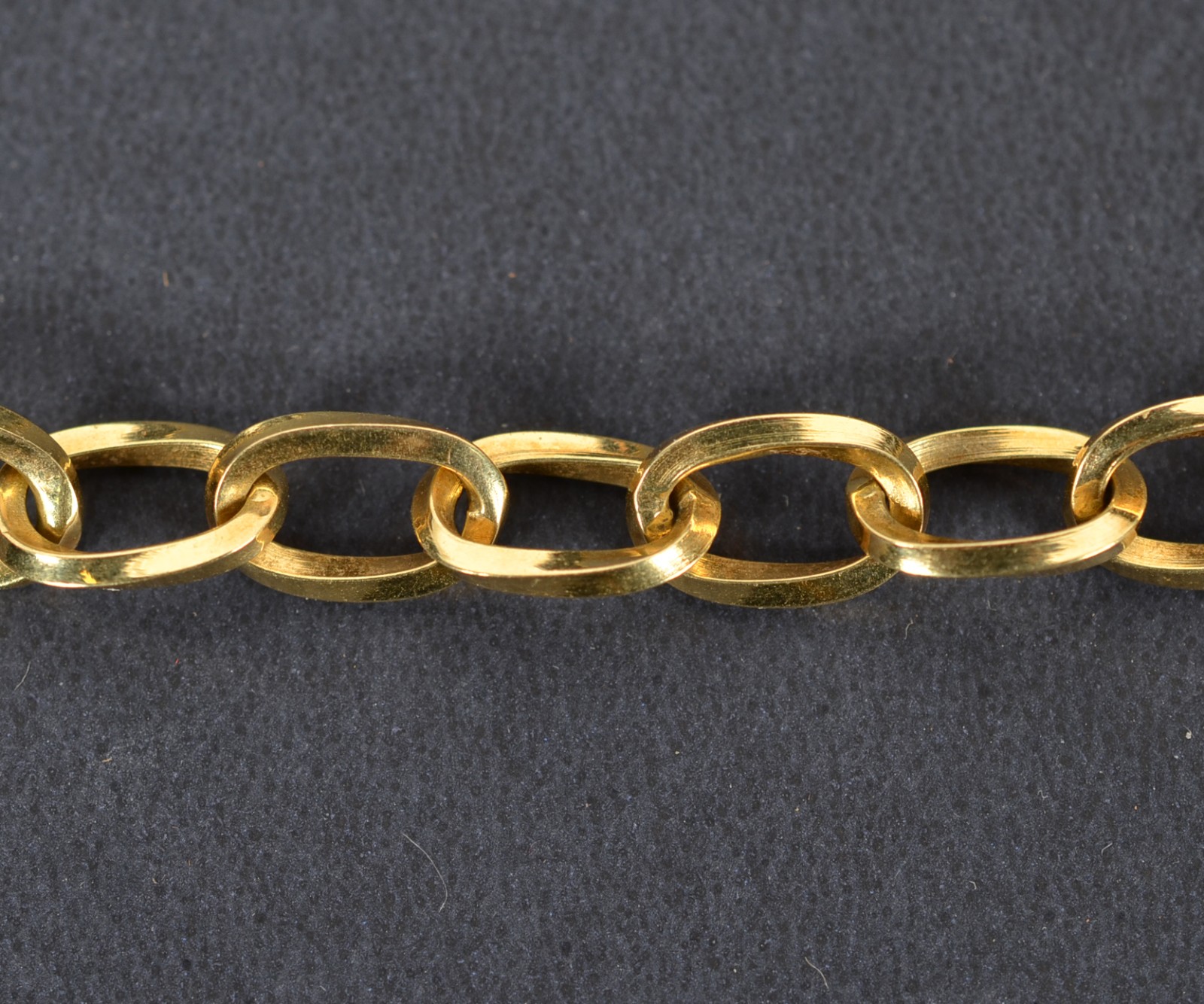 Gargantilha de ouro 18k., contraste 750, modelo italiano. (Por... - foto 1 de 4
