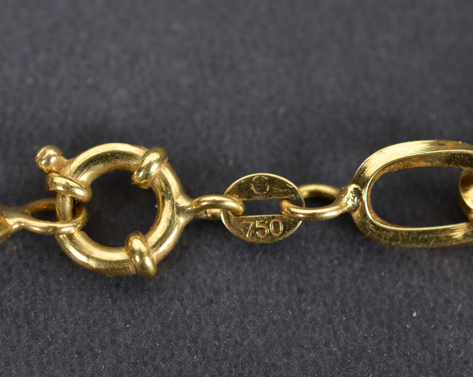 Gargantilha de ouro 18k., contraste 750, modelo italiano. (Por... - foto 4 de 4