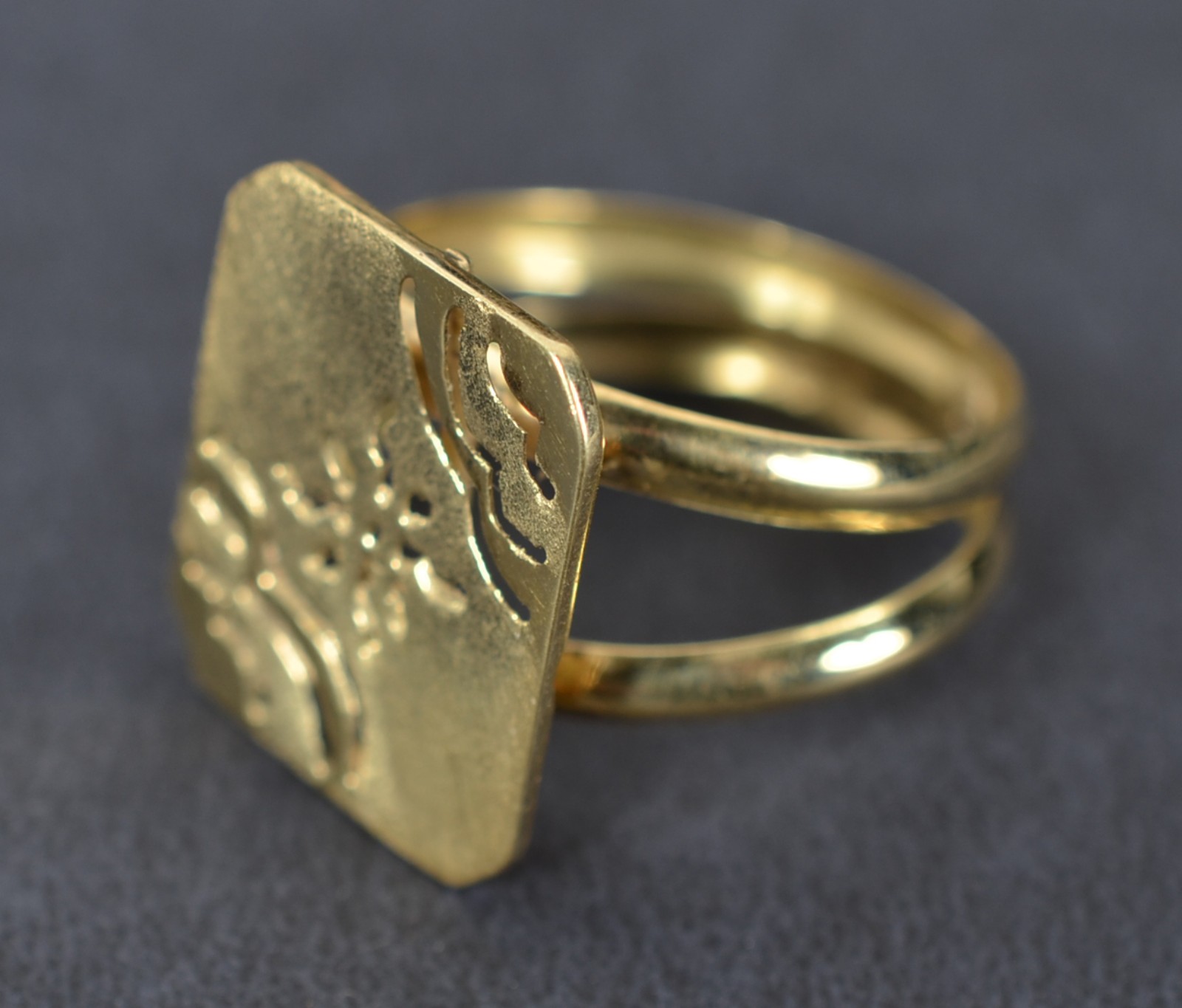 Anel de ouro 18k, aro 22. (Por motivos de segurança a peça não se... - foto 3 de 5