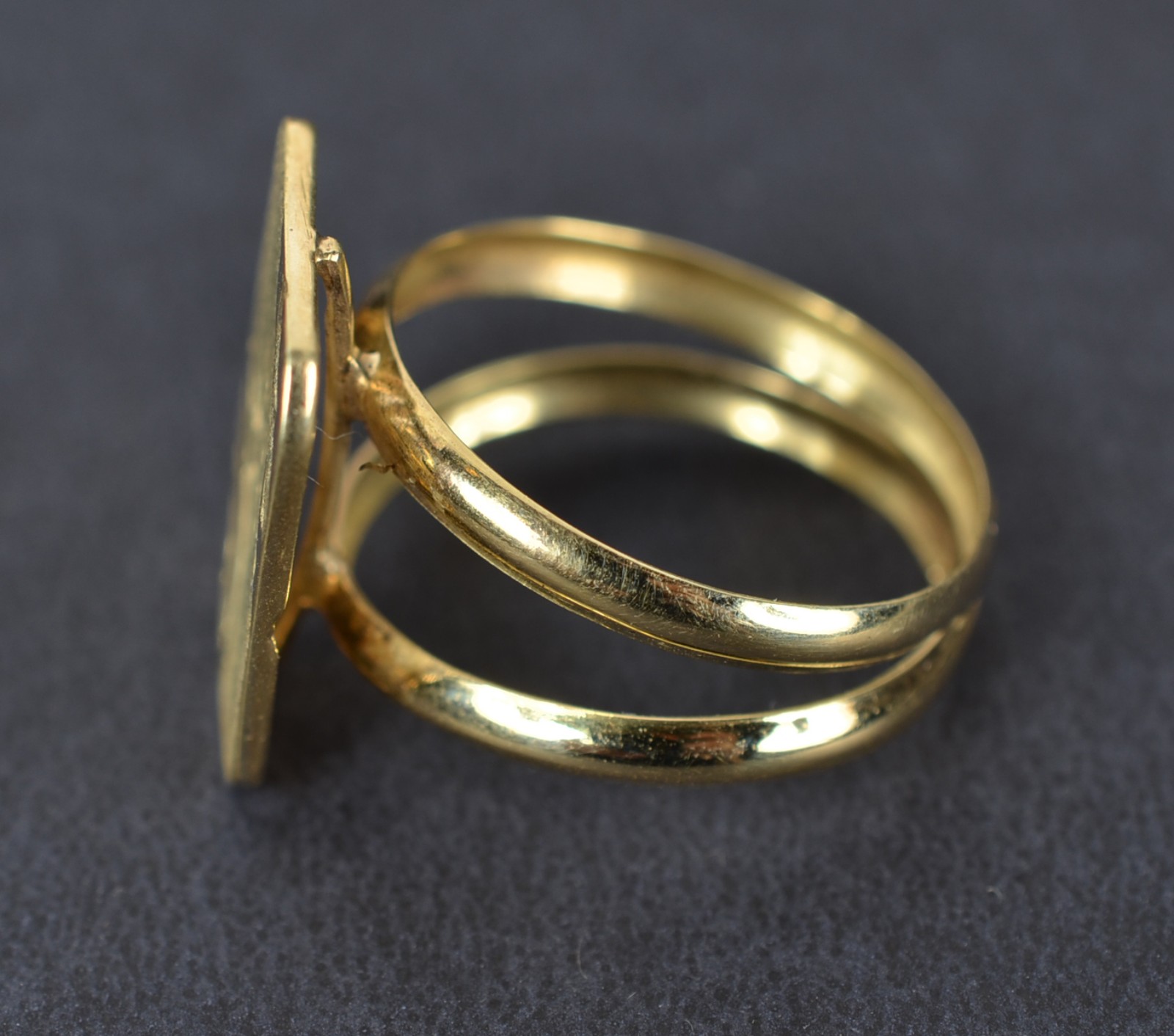 Anel de ouro 18k, aro 22. (Por motivos de segurança a peça não se... - foto 5 de 5