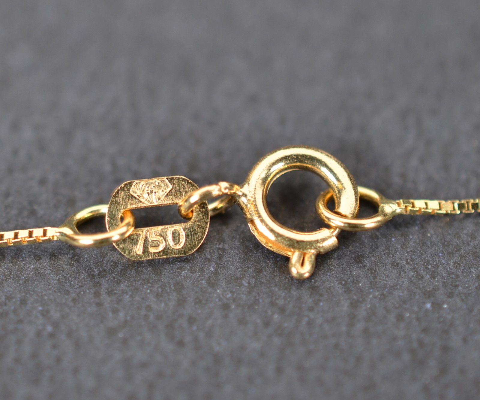 Colar de ouro 18k., contraste 750 com pingente de Cristo crucificado... - foto 6 de 6