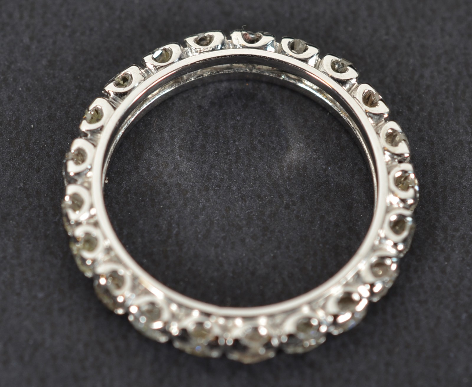 Aliança completa de ouro branco com 25 brilhantes de 0,05 ct, total... - foto 3 de 4