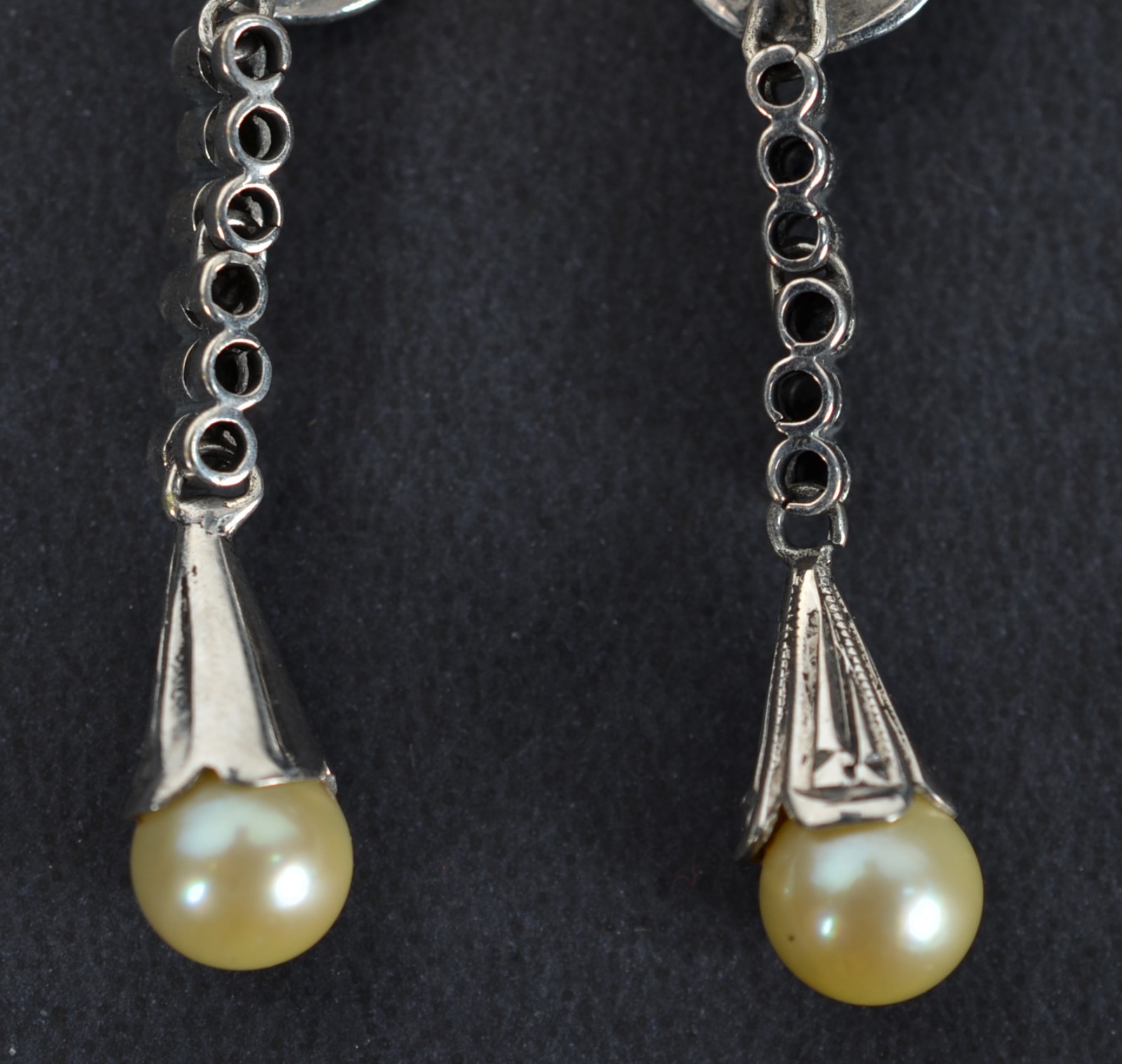 Par de antigos brincos de oro branco e ouro 18k., cravejado de... - foto 5 de 5