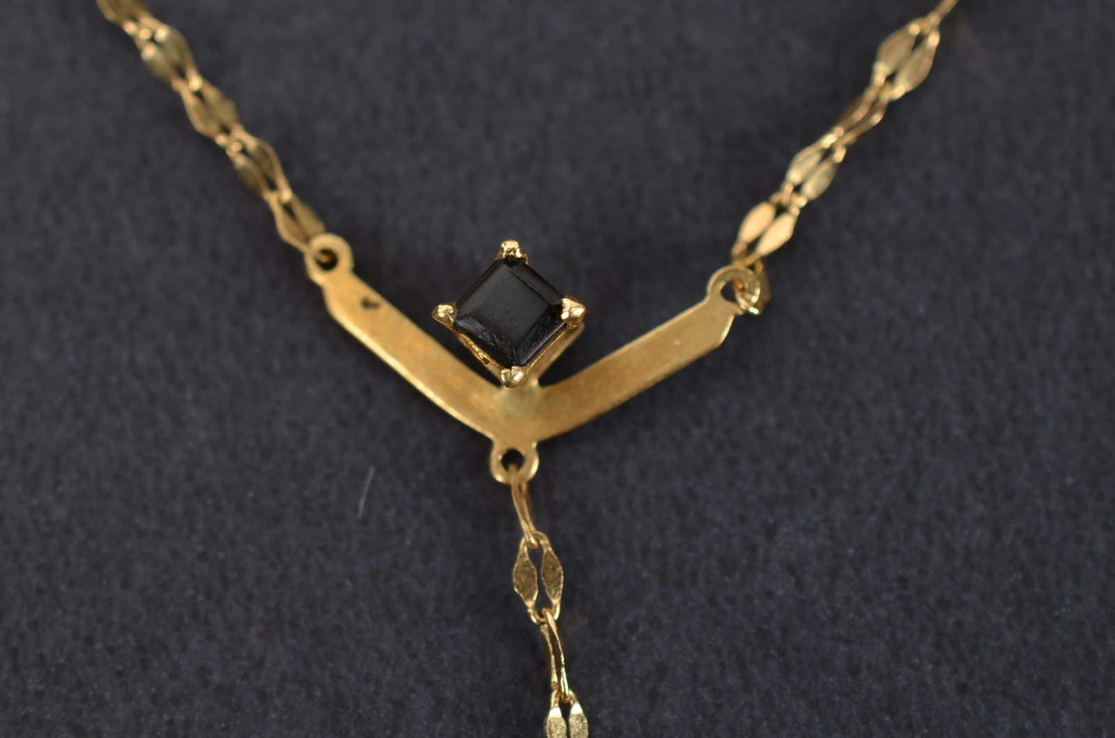 Colar de ouro 18k., contraste 750 com pingente. (Por motivos de... - foto 3 de 6