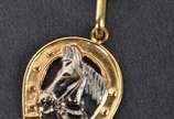 Colar de ouro 18k., contraste 750 modelo italia... - Colar de ouro 18k., contraste 750 modelo italiano, pingente no feitio ferradura.  (Por motivos de segurança a peça não se encontra na loja)