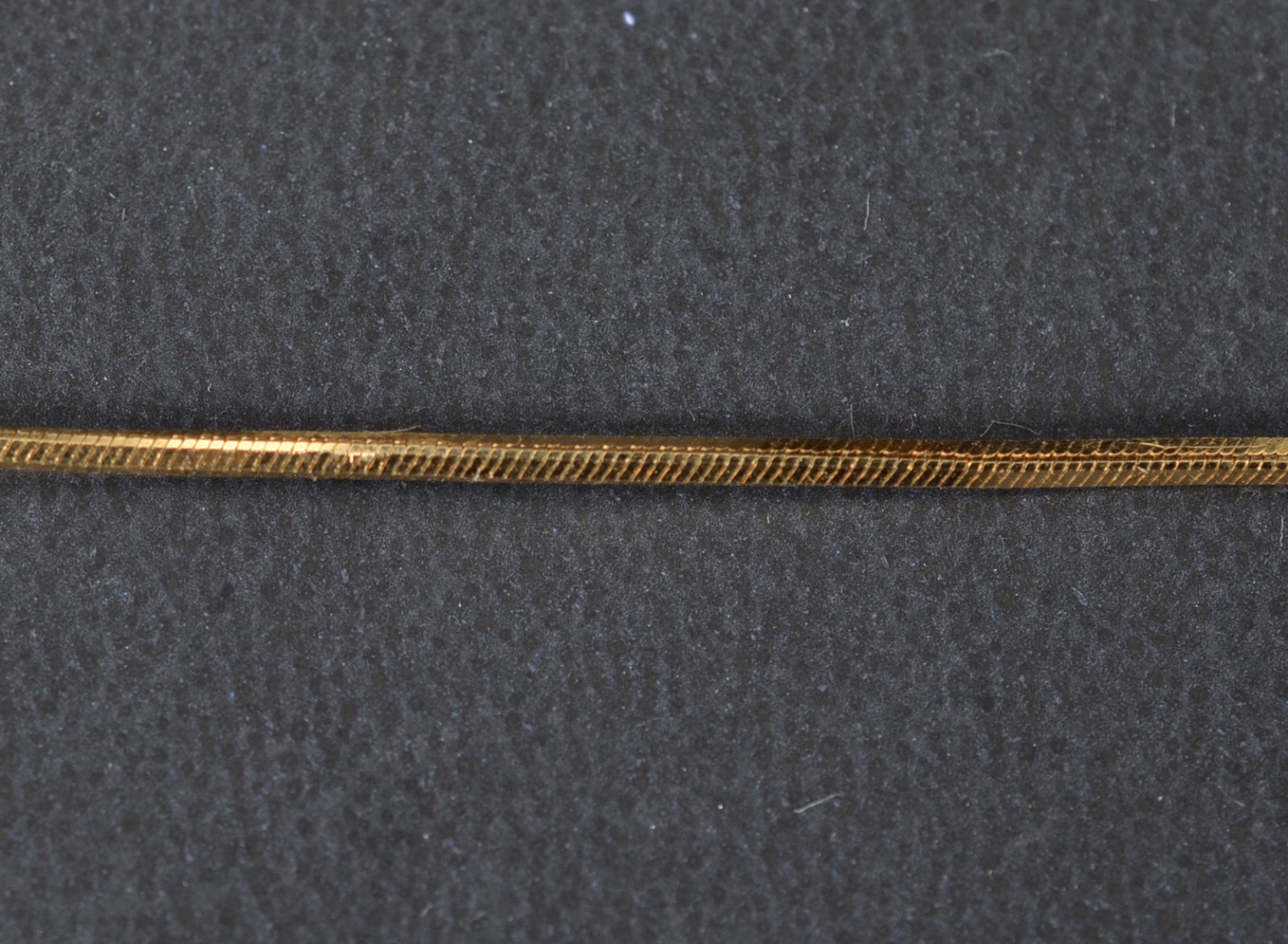 Colar de ouro 18k., contraste 750 modelo italiano, pingente no feitio... - foto 4 de 6