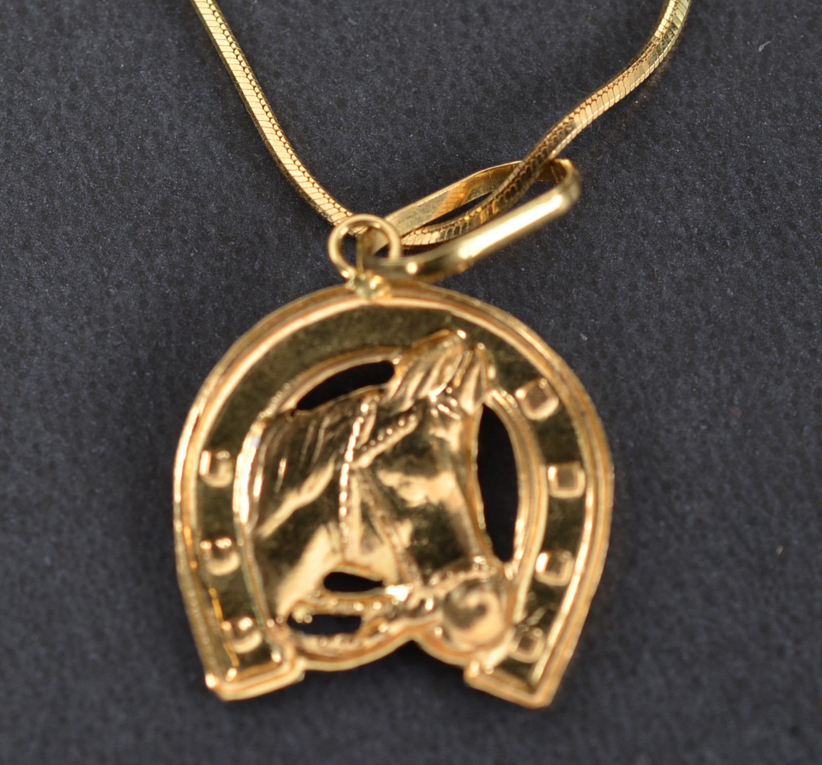 Colar de ouro 18k., contraste 750 modelo italiano, pingente no feitio... - foto 5 de 6