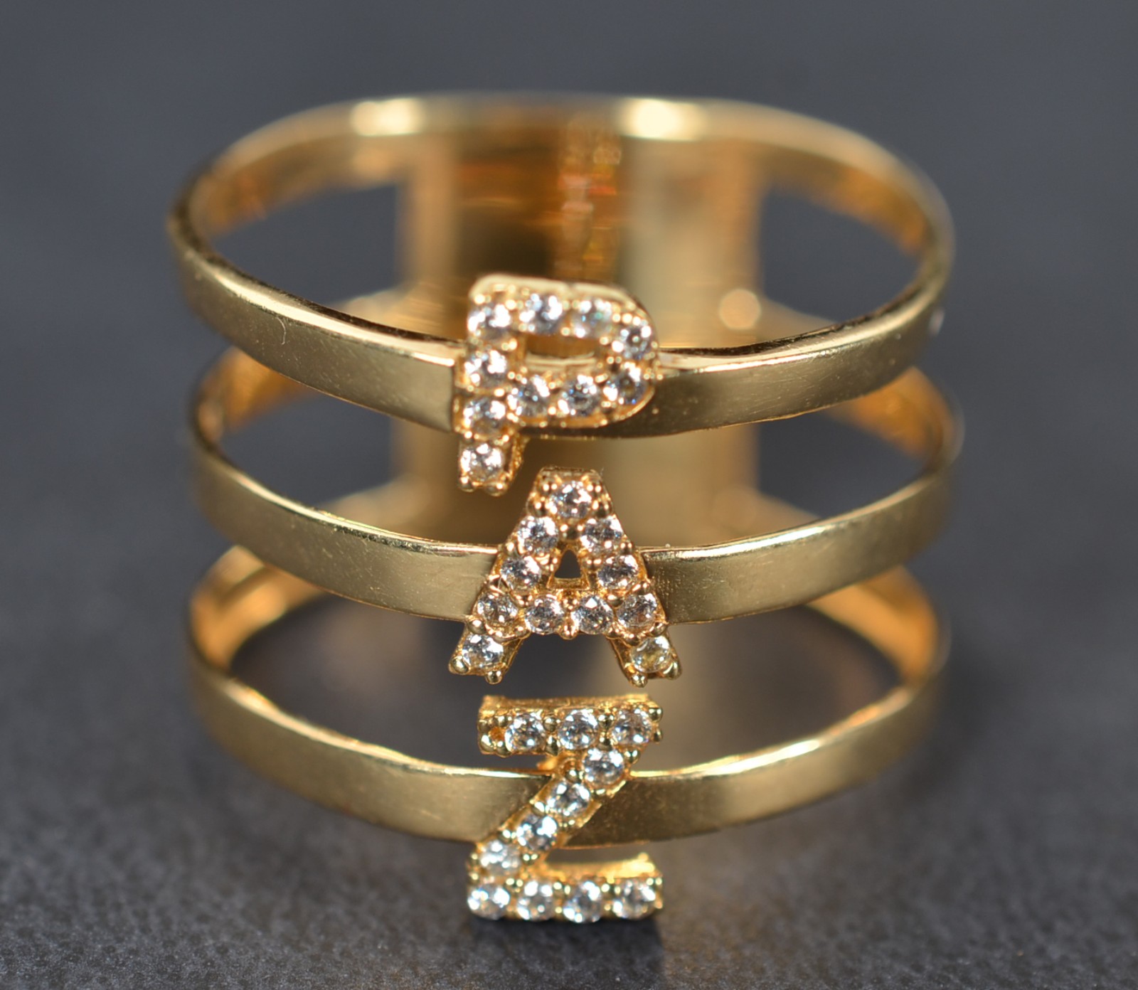 Anel de ouro 18k., contraste 750 de 3 aros com discrição "Paz", aro... - foto 1 de 6