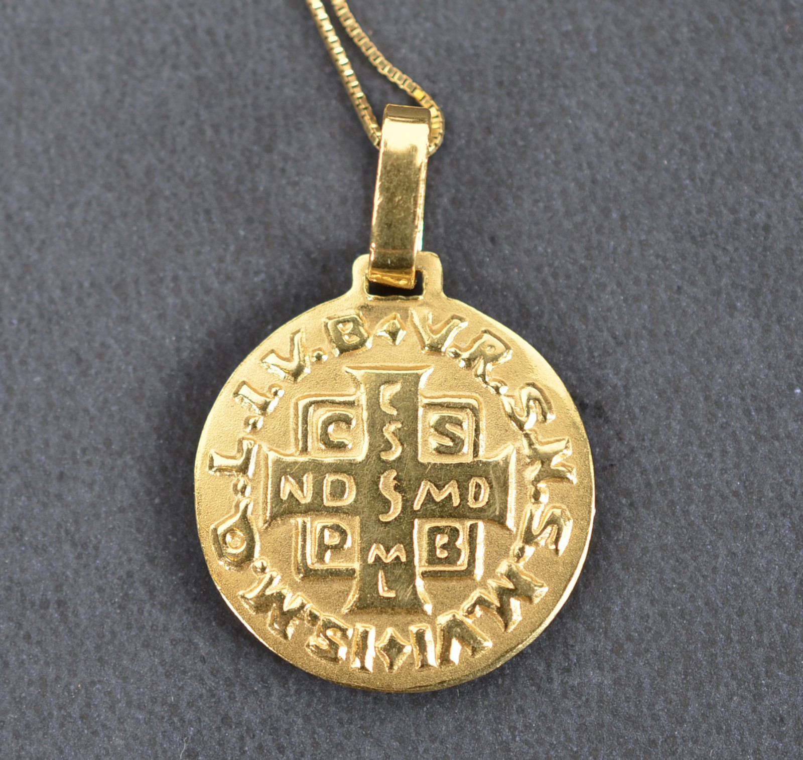 Colar de ouro 18k., contraste 750 com pingente sacro. (Por motivos de... - foto 3 de 4