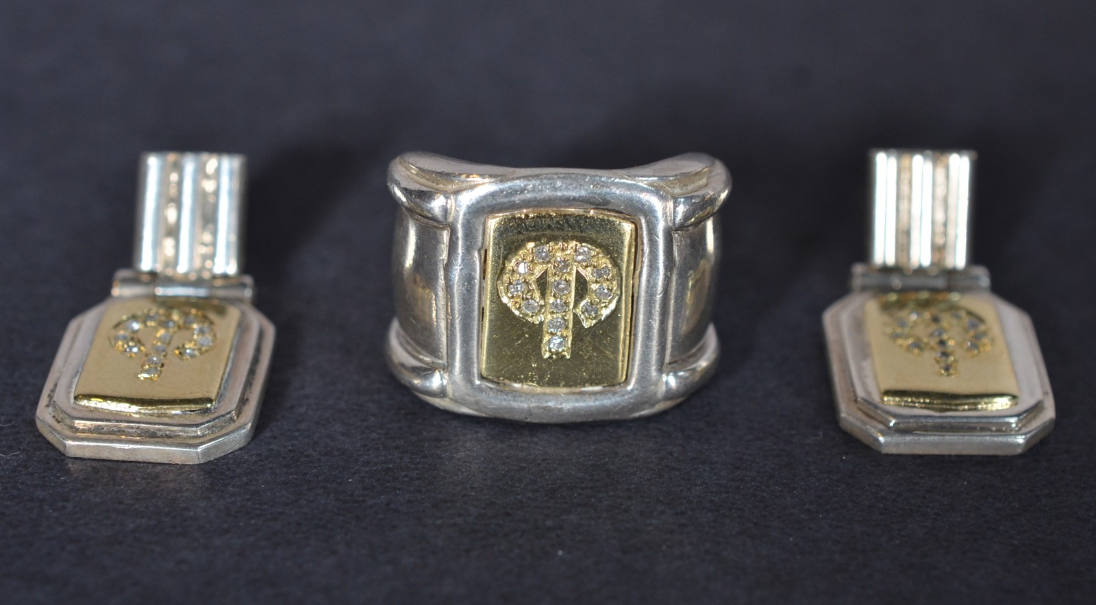 Conjunto composto de anel, aro 14 e par de brincos de prata com ouro... - foto 1 de 4