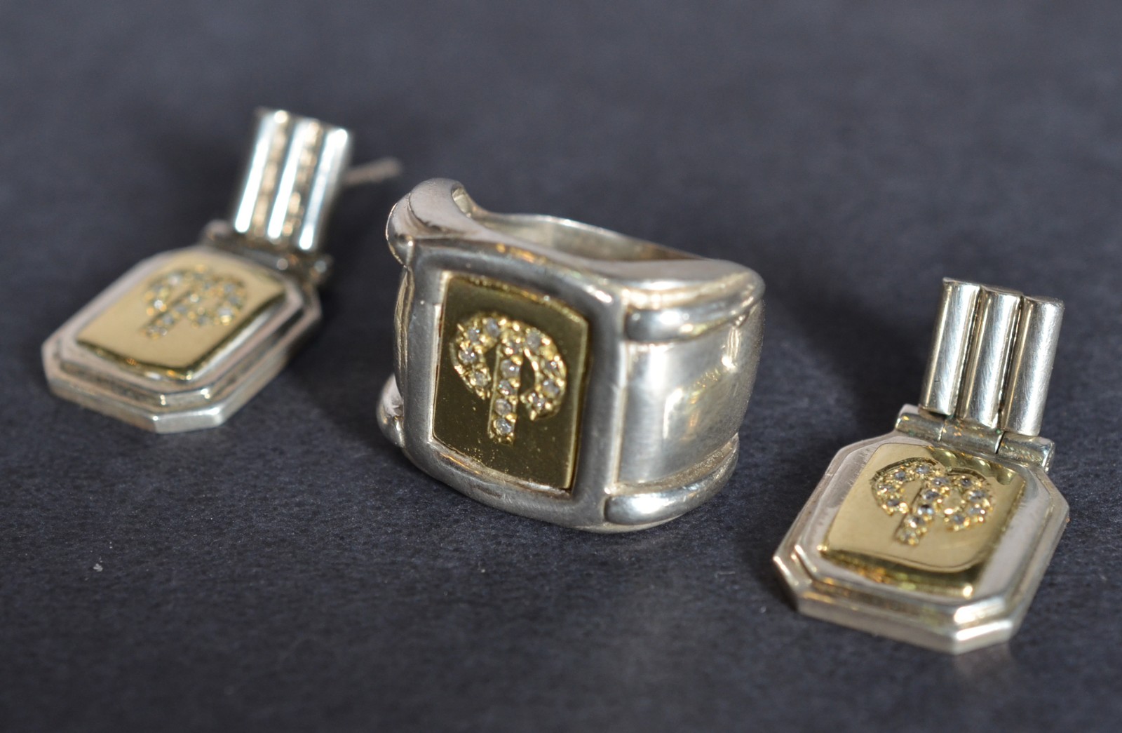 Conjunto composto de anel, aro 14 e par de brincos de prata com ouro... - foto 2 de 4